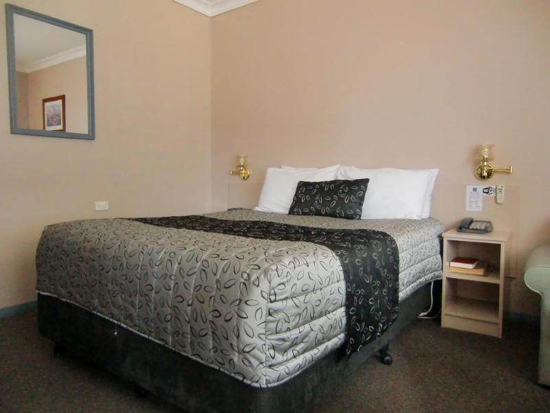 Castle Motel Bairnsdale Exterior photo